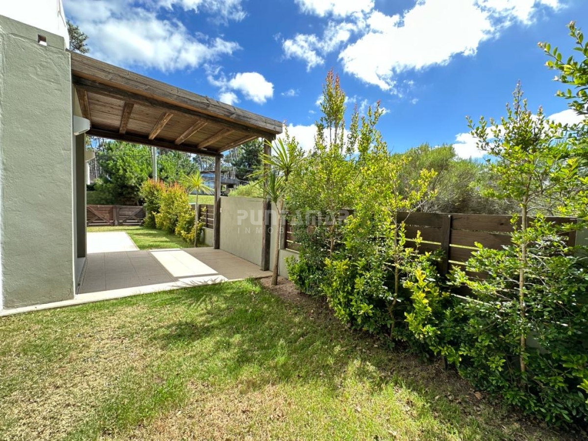 Casa ID.213226 - ALQUILER CASA EN MKONTOYA 4 DORMITORIOS MAS SERVICIO