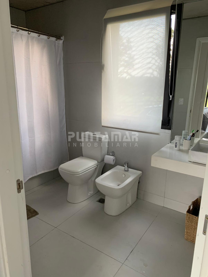 Casa ID.211933 - CASA EN VENTA Y ALQUILER EN PUEBLO MIO , 4 DORMITORIOS, PISCINA