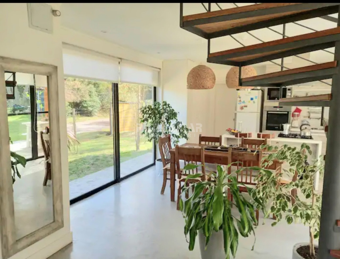 Casa ID.212479 - MUY LINDA CASA DE 2 PLANTAS EN SAN RAFAEL DE 4 DORMITORIOS CON PISCINA