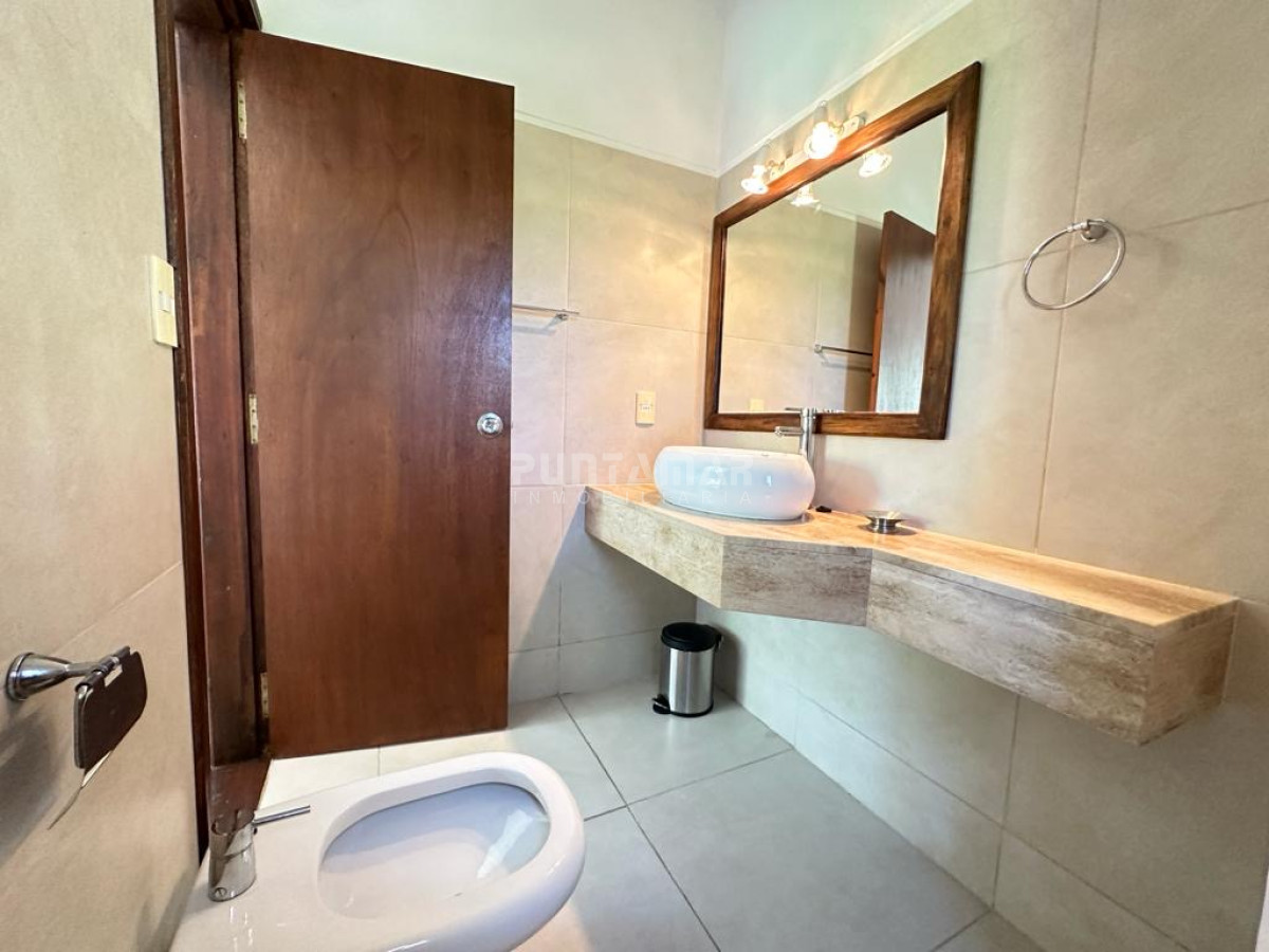 Casa ID.213226 - ALQUILER CASA EN MKONTOYA 4 DORMITORIOS MAS SERVICIO
