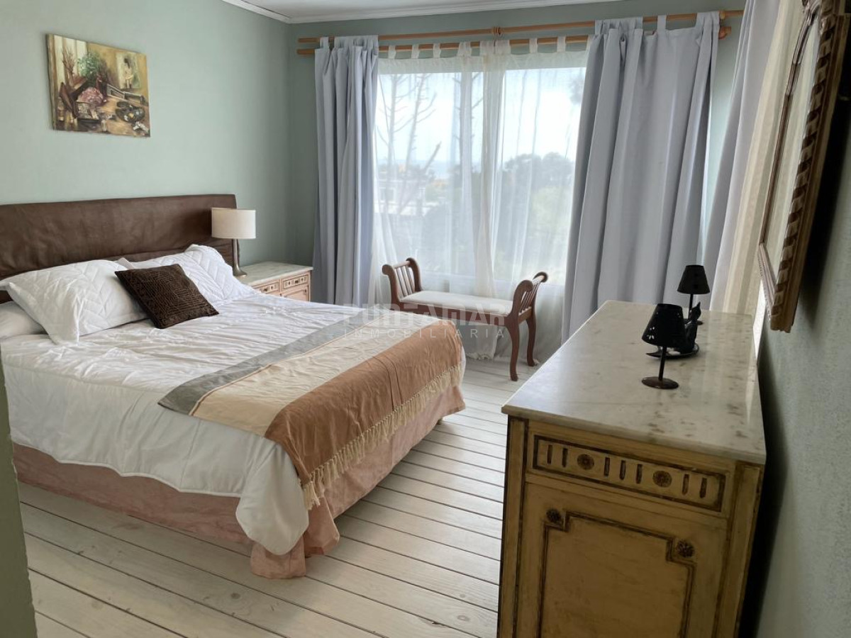 Casa ID.210912 - CASA EN ALQUILER EN MONTOYA DE 5 DORMITORIOS Y PISCINA 