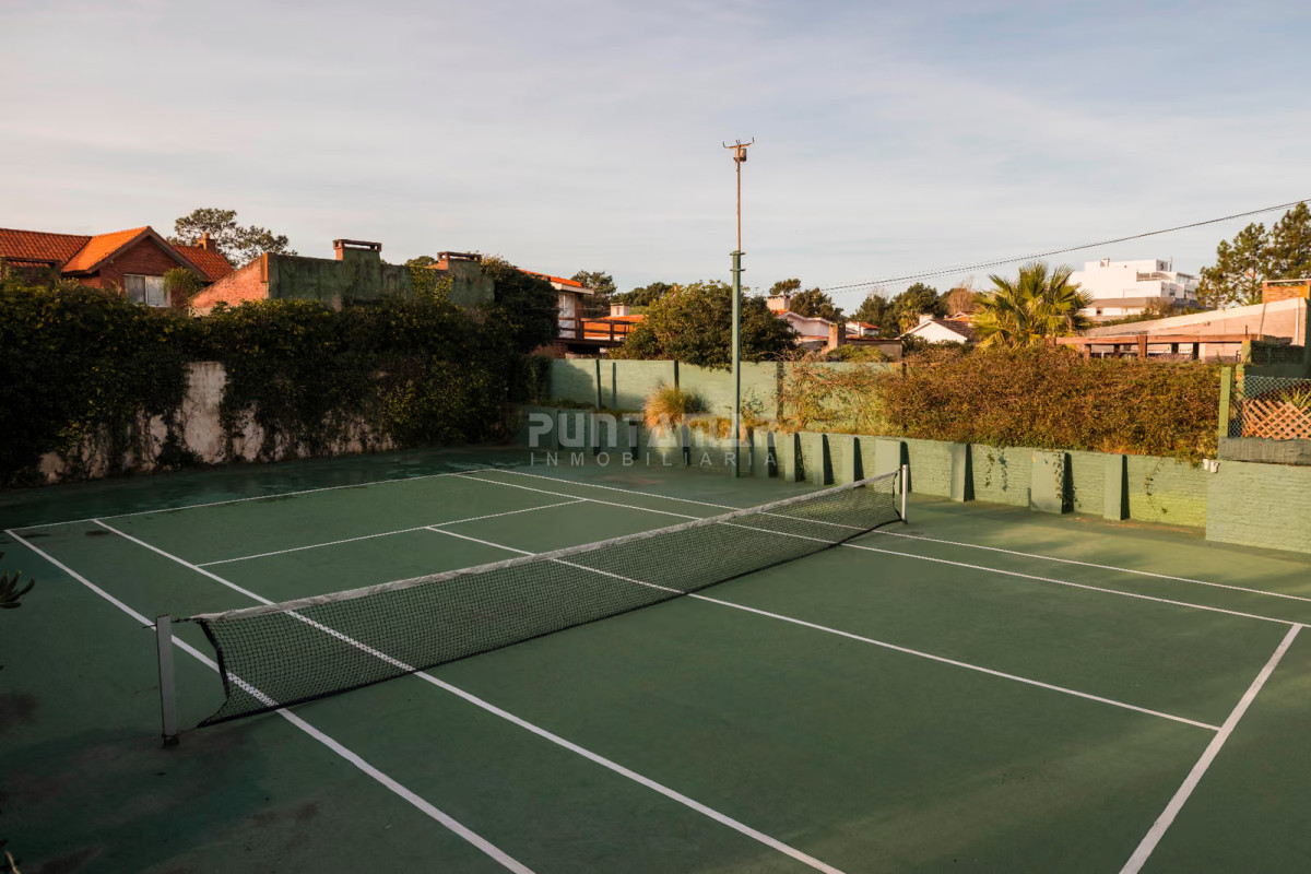 Casa ID.210549 - CASA DE 6 DORMITORIOS FRENTE AL  MAR EN LA MANSA