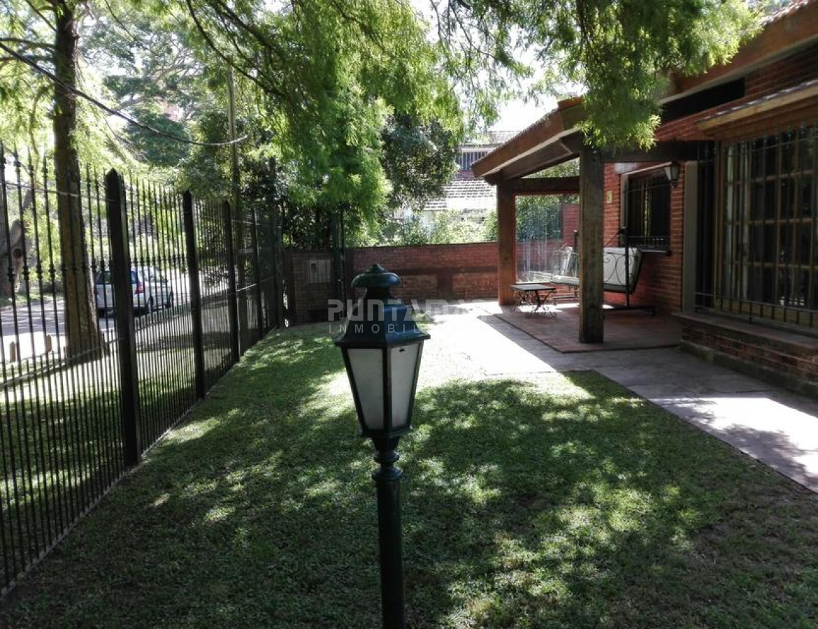 Casa ID.212426 - CHALET DE 4 DORMITORIOS EN PARADA 8 DE LA MANSA 