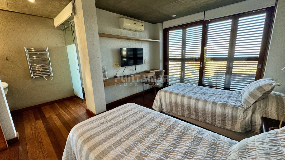 Casa ID.212719 - ALQUILER  CASA DE 4 DORMITORIOS  EN EN EL CHORRO  CON PISCINA