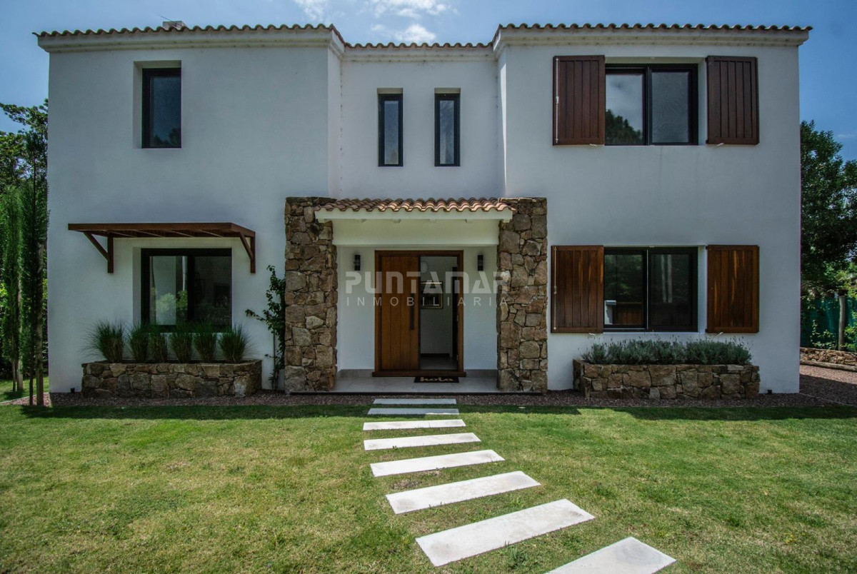 Casa ID.211851 - Casa de 5 dormitorios en venta y alquiler en Rincón del Indio, Punta del Este