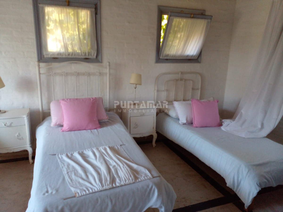 Casa ID.212386 - CHALET EN ALQUILER TEMPORADA EN ZONA DE LA BARRA A 3 CUADRAS DE LA AVENIDA PRINCIPAL Y 5 CUADRAS DE LA PLAYA 