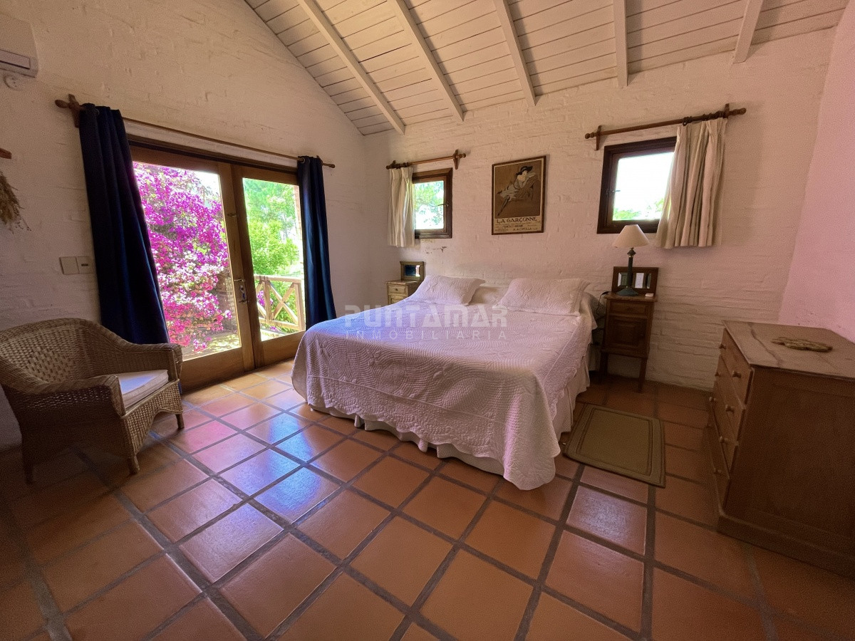 Casa ID.210843 - CASA EN VENTA EN MOTOYA 4 DORMITORIOS CON PISCINA
