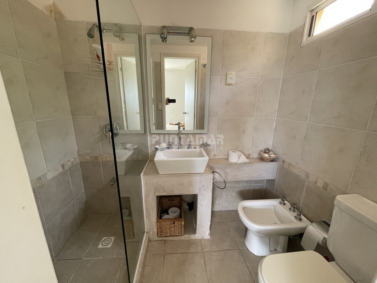 Casa ID.211088 - VENTA Y ALQUILER CASA 4 DORMITORIOS CON VISTA AL MAR EN ALTOS DE PUNTA PIEDRA 