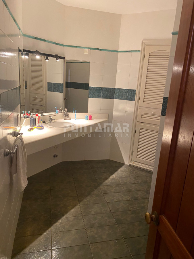 Casa ID.212158 - CASA DE 5 DORMITORIOS CON PISCINA EN PUNTA DEL ESTE!