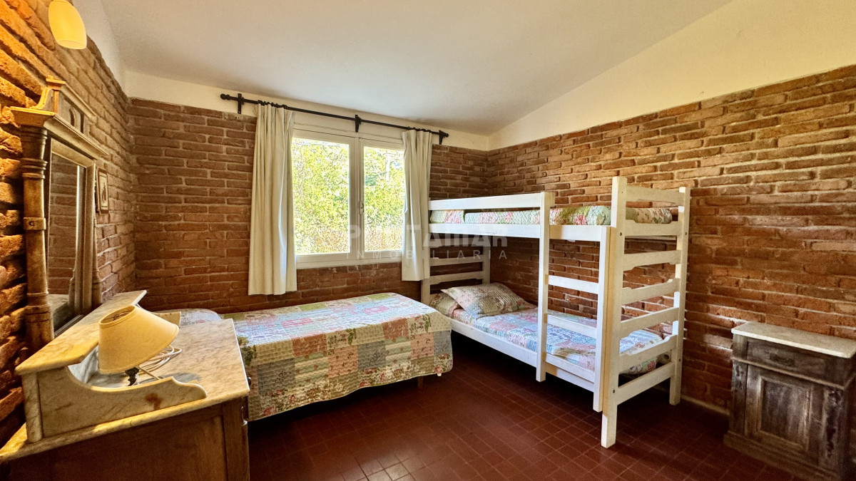 Casa ID.213710 - ALQUILER HERMOSO CHALET DE 4 DORMITORIOS A 900 MTS DEL MAR