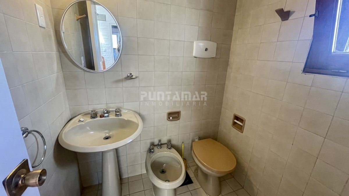 Casa ID.213196 - CASA 4 DORMITORIOS Y MEDIO CON PISCINA FRENTE AL PARADOR DE MONTOYA