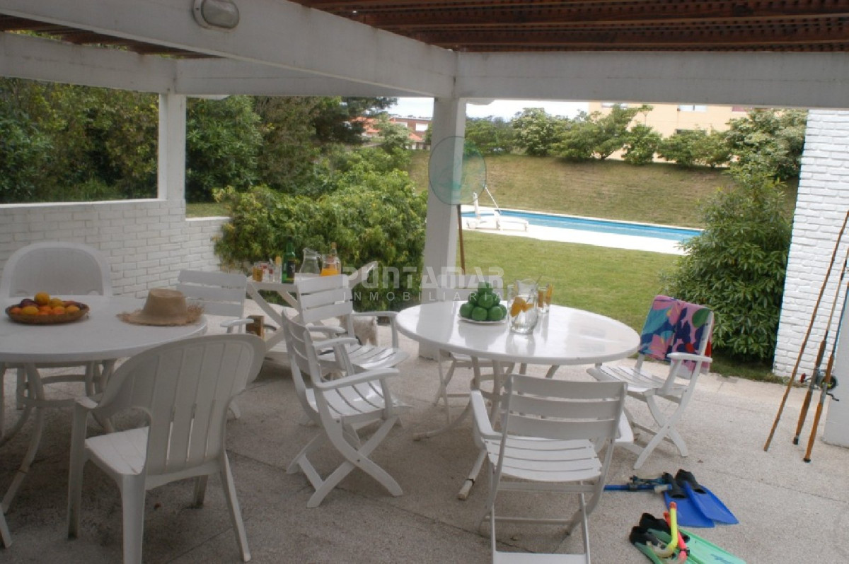 Casa ID.210548 - Espectacular casa de 8 dormitorios con piscina frente al mar!
