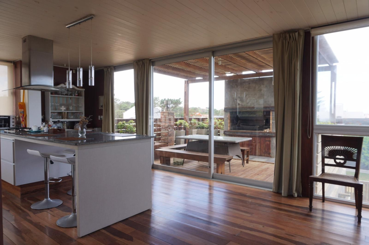 Casa ID.211105 - MODERNA CASA DE 4 DORMITORIOS EN EL CORAZON DE MANANTIALES 