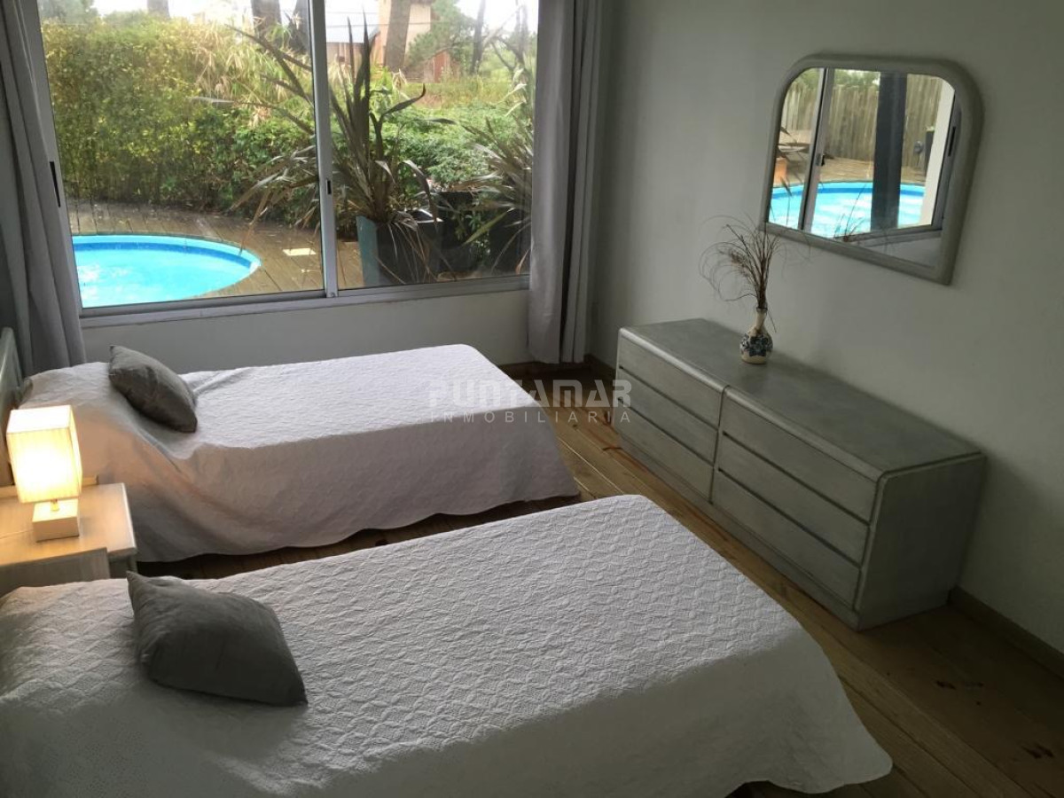 Casa ID.210912 - CASA EN ALQUILER EN MONTOYA DE 5 DORMITORIOS Y PISCINA 