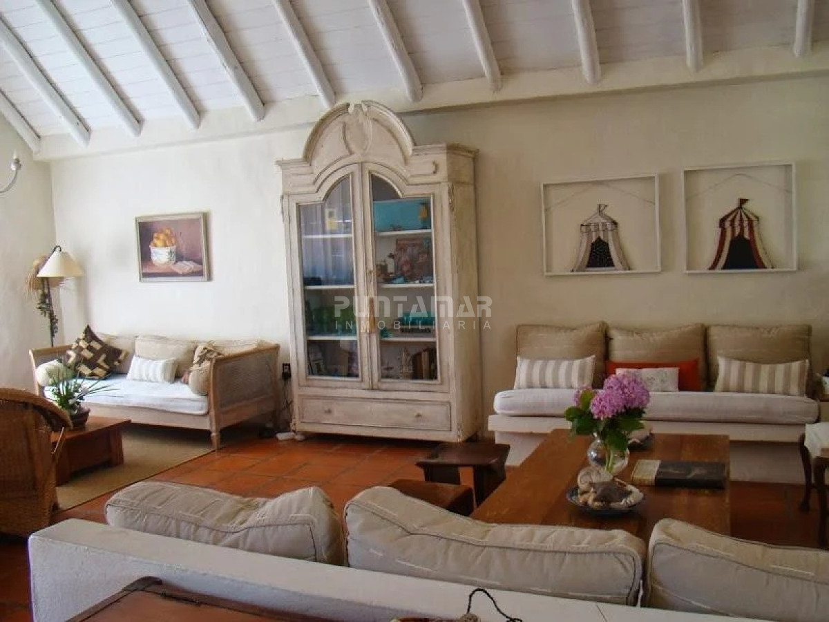 Casa ID.213065 - CASA DE 4 DORMITORIOS EN LA MEJOR ZONA DE LA BARRA