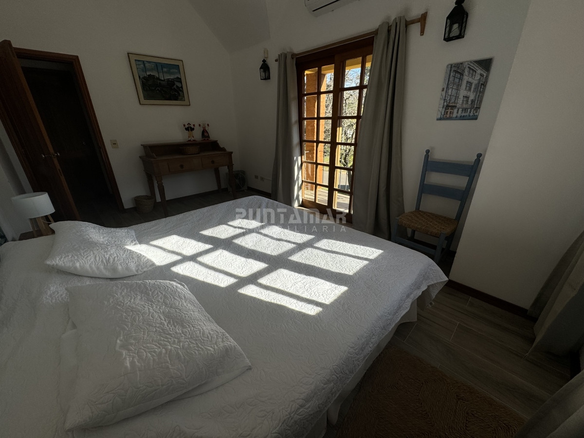 Casa ID.210689 - ALQUILER DE CASA  RINCÓN DEL INDIO 4 DORMITORIOS MAS DEPENDENCIA CON PISCINA