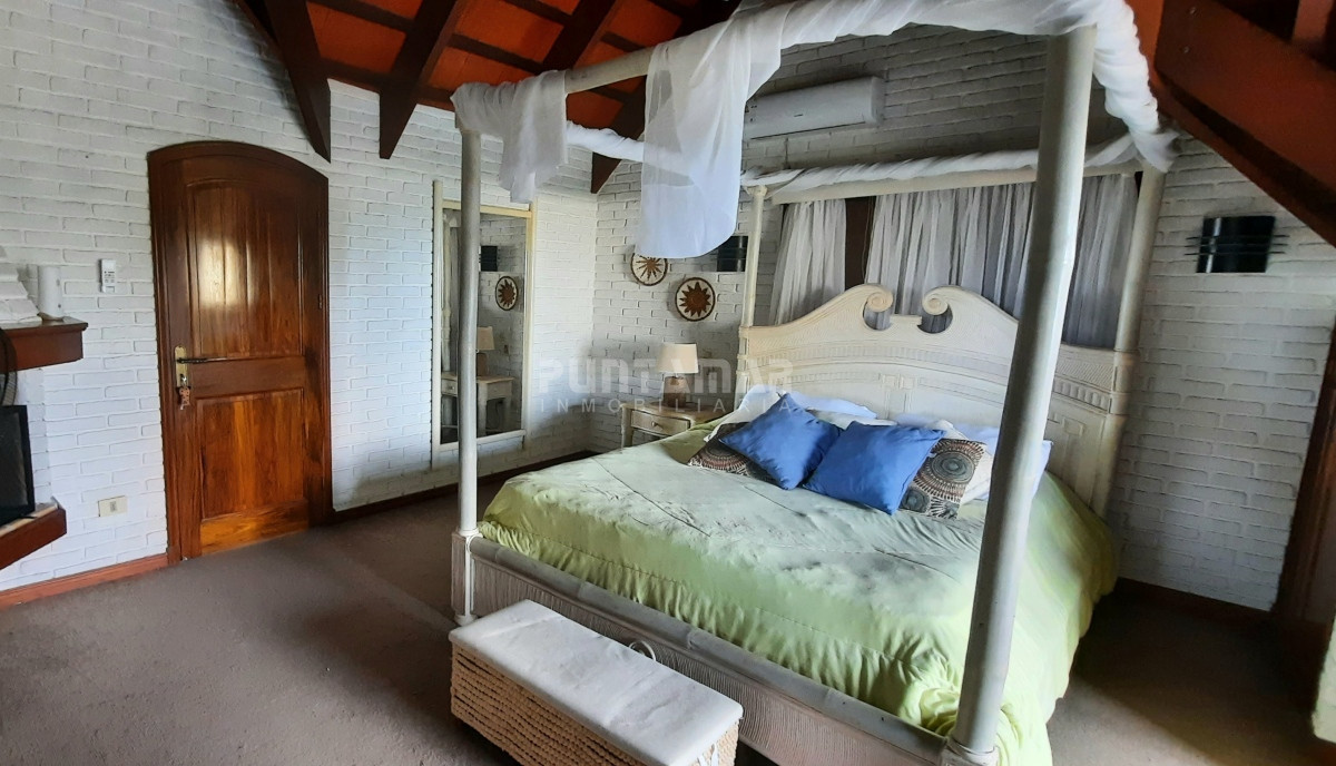 Casa ID.212456 - IMPORTANTE CASA DE 2 PLANTAS EN BARRIO SAN RAFAEL