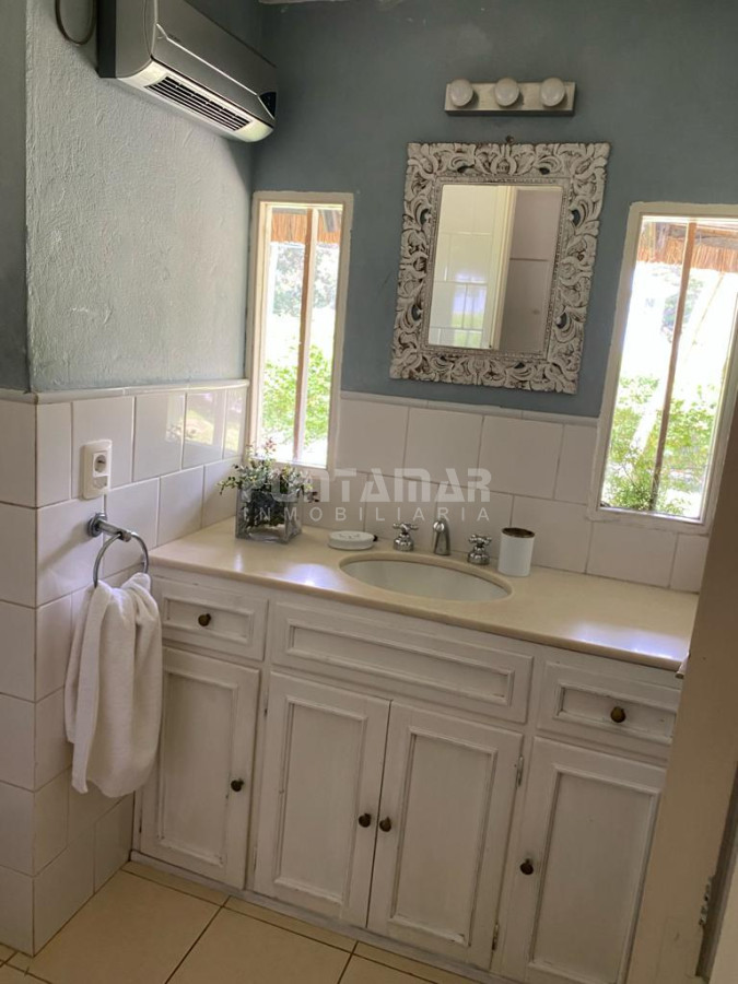 Casa ID.213540 - HERMOSA CASA DE 4 DORMITORIOS Y PISCINA A 300 METROS DEL MAR