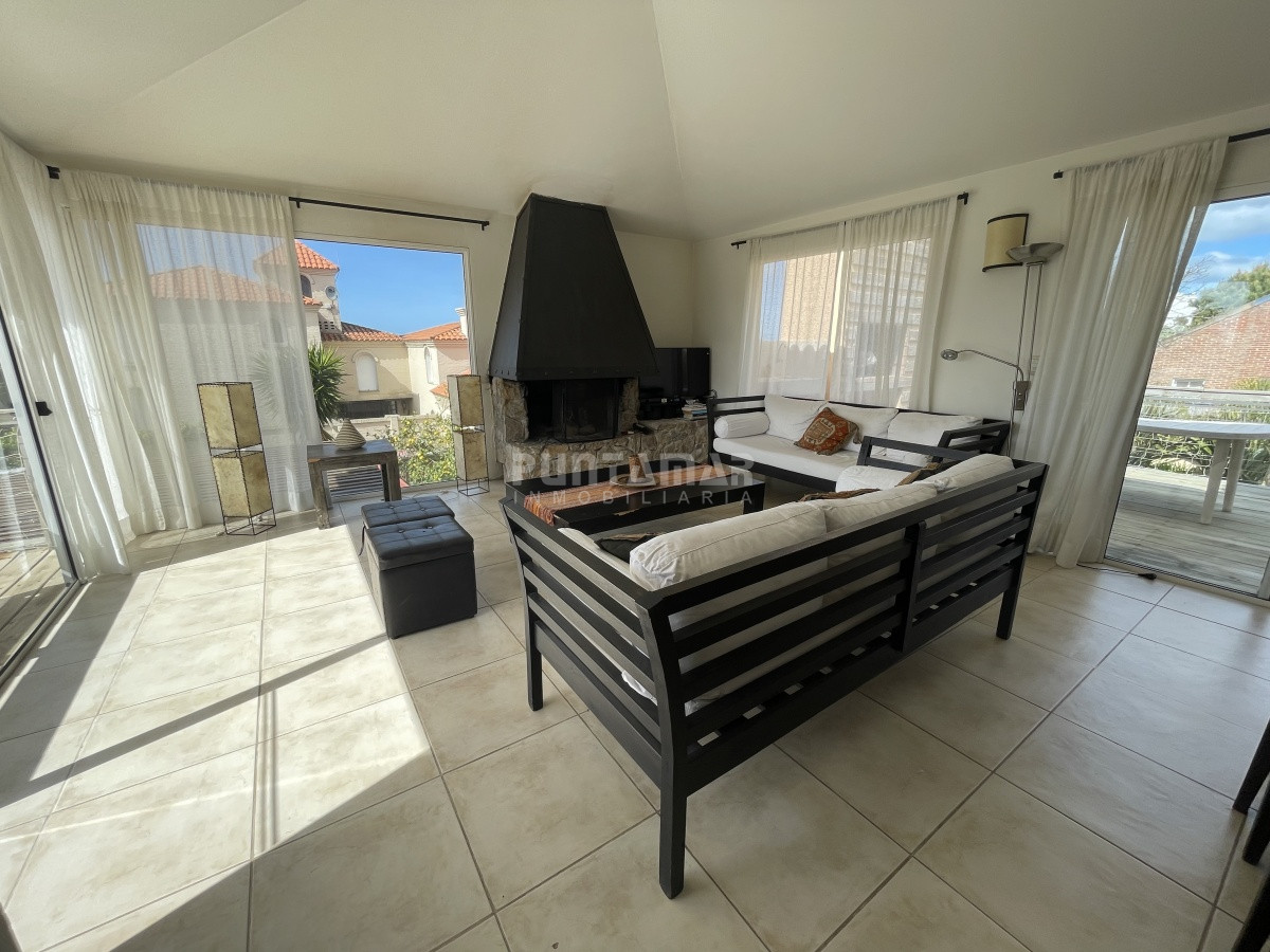 Casa ID.211088 - VENTA Y ALQUILER CASA 4 DORMITORIOS CON VISTA AL MAR EN ALTOS DE PUNTA PIEDRA 