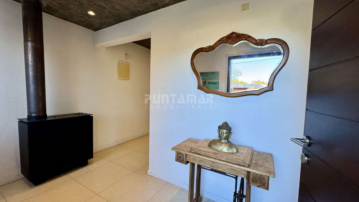 Casa ID.213690 - MODERNA CASA DE 3 DORMITORIOS CON PISCINA EN EL TESORO 