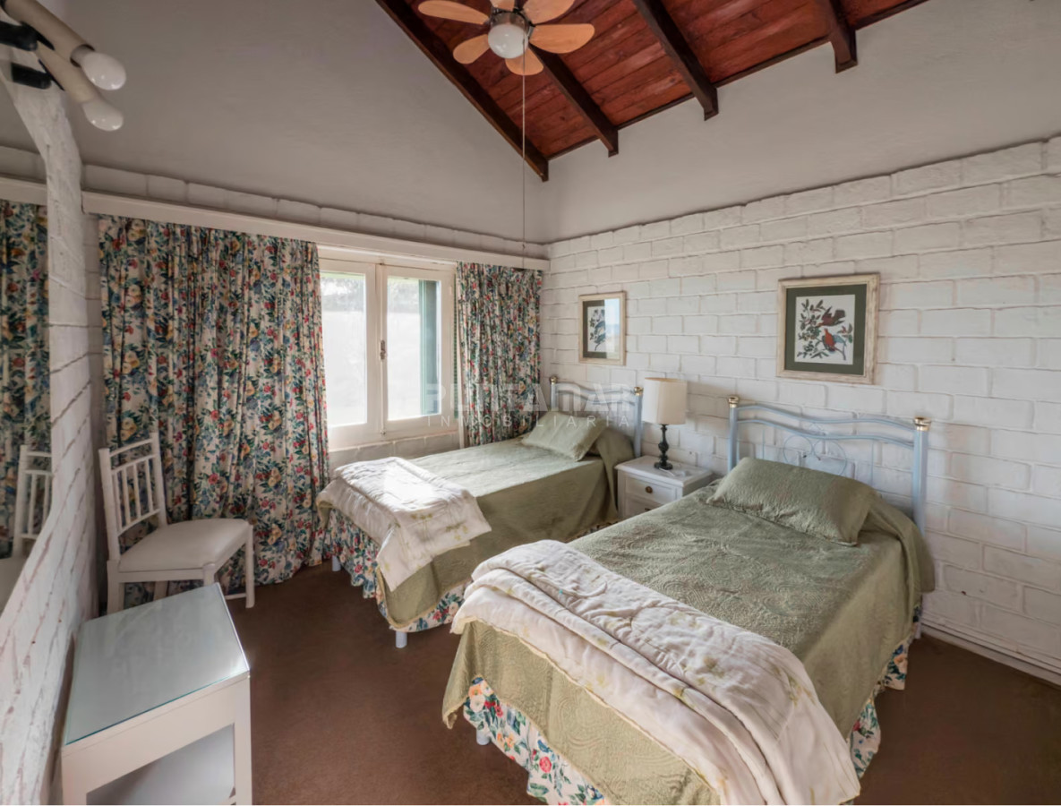 Casa ID.210549 - CASA DE 6 DORMITORIOS FRENTE AL  MAR EN LA MANSA