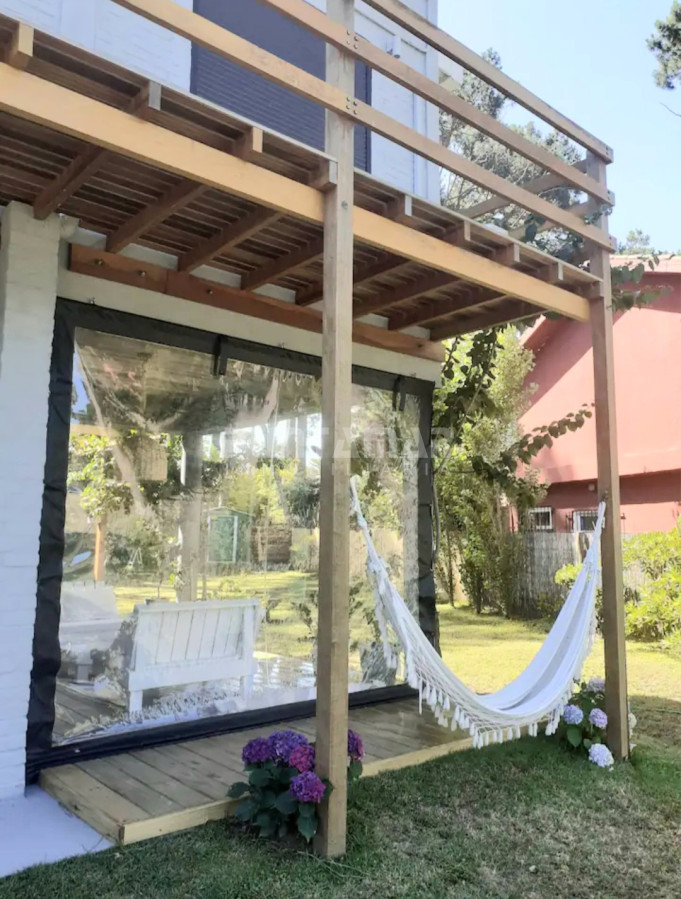 Casa ID.212479 - MUY LINDA CASA DE 2 PLANTAS EN SAN RAFAEL DE 4 DORMITORIOS CON PISCINA