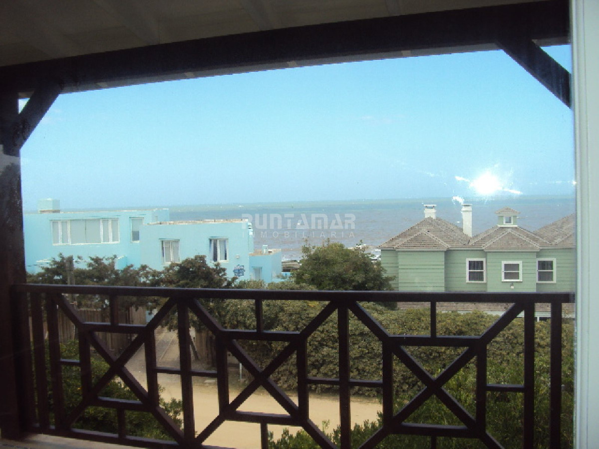 Casa ID.211703 - Casa en Punta Piedras, Manantiales, 4 dormitorios y piscina