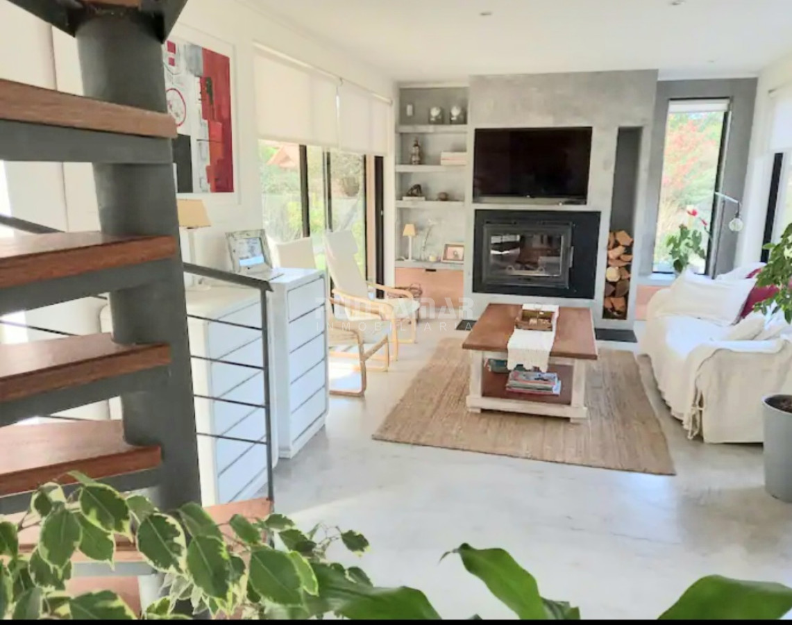 Casa ID.212479 - MUY LINDA CASA DE 2 PLANTAS EN SAN RAFAEL DE 4 DORMITORIOS CON PISCINA