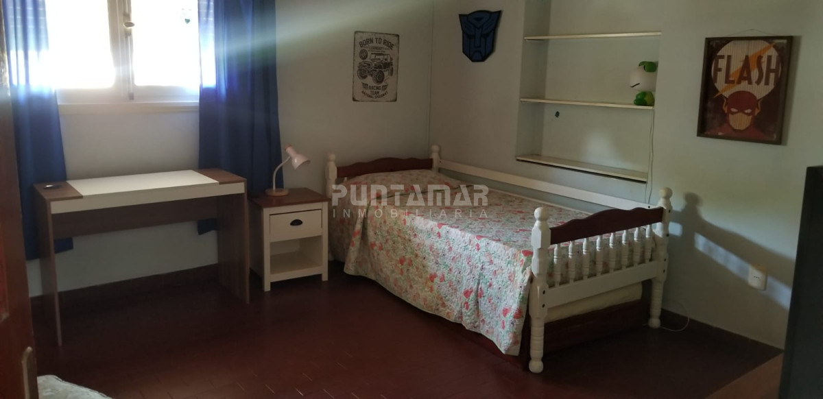 Casa ID.212770 - CASA DE 3 PLANTAS EN PARADA 7 DE LA MANSA, CON 4 DORMITORIOS Y DEPENDENCIA DE SERVICIO