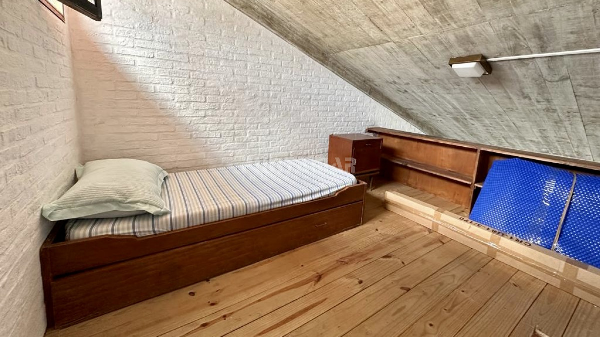 Casa ID.213196 - CASA 4 DORMITORIOS Y MEDIO CON PISCINA FRENTE AL PARADOR DE MONTOYA