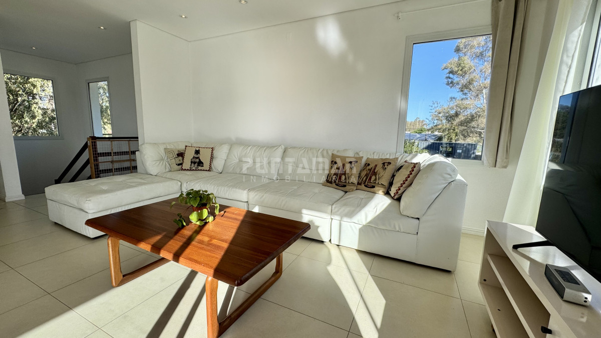 Casa ID.213690 - MODERNA CASA DE 3 DORMITORIOS CON PISCINA EN EL TESORO 