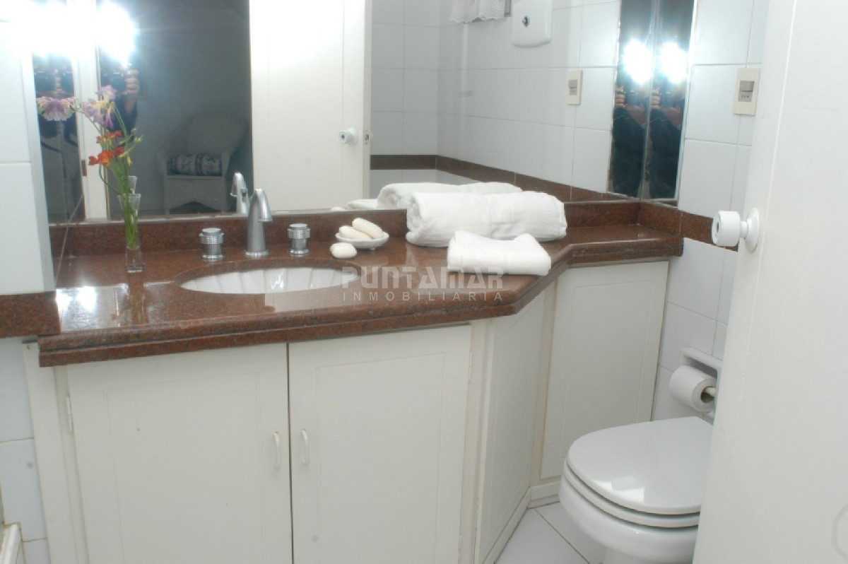Casa ID.210548 - Espectacular casa de 8 dormitorios con piscina frente al mar!