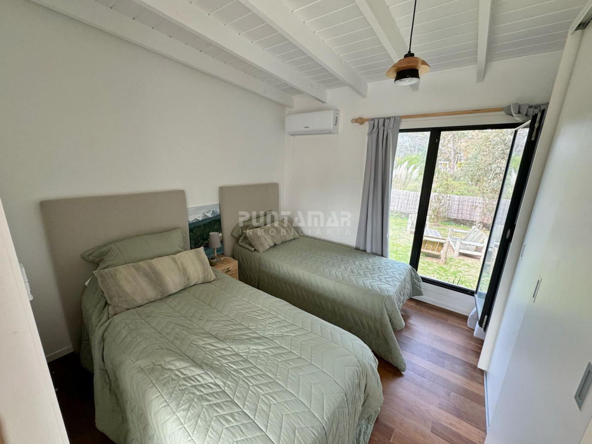 Casa ID.213420 - ALQUILER HERMOSA CASA 3 DORMITORIOS CON PISCINA EN ÑA BARRA