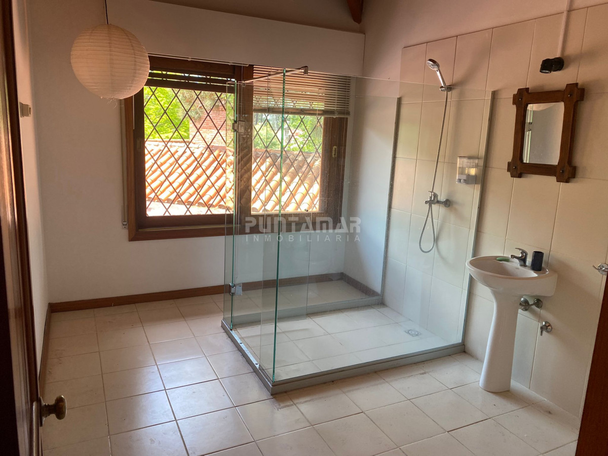 Casa ID.212158 - CASA DE 5 DORMITORIOS CON PISCINA EN PUNTA DEL ESTE!