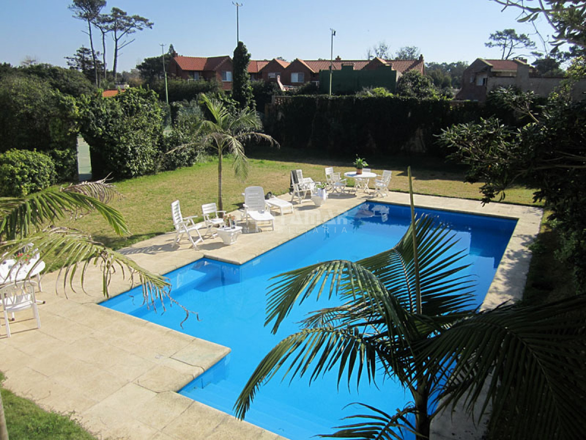 Casa ID.210548 - Espectacular casa de 8 dormitorios con piscina frente al mar!