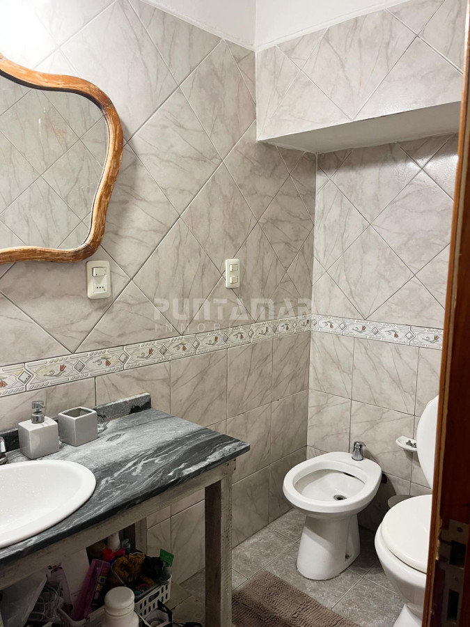 Casa ID.213421 - AMPLIA CASA DE 4 DORMITORIOS EN EL CORAZON DE LA BARRA 