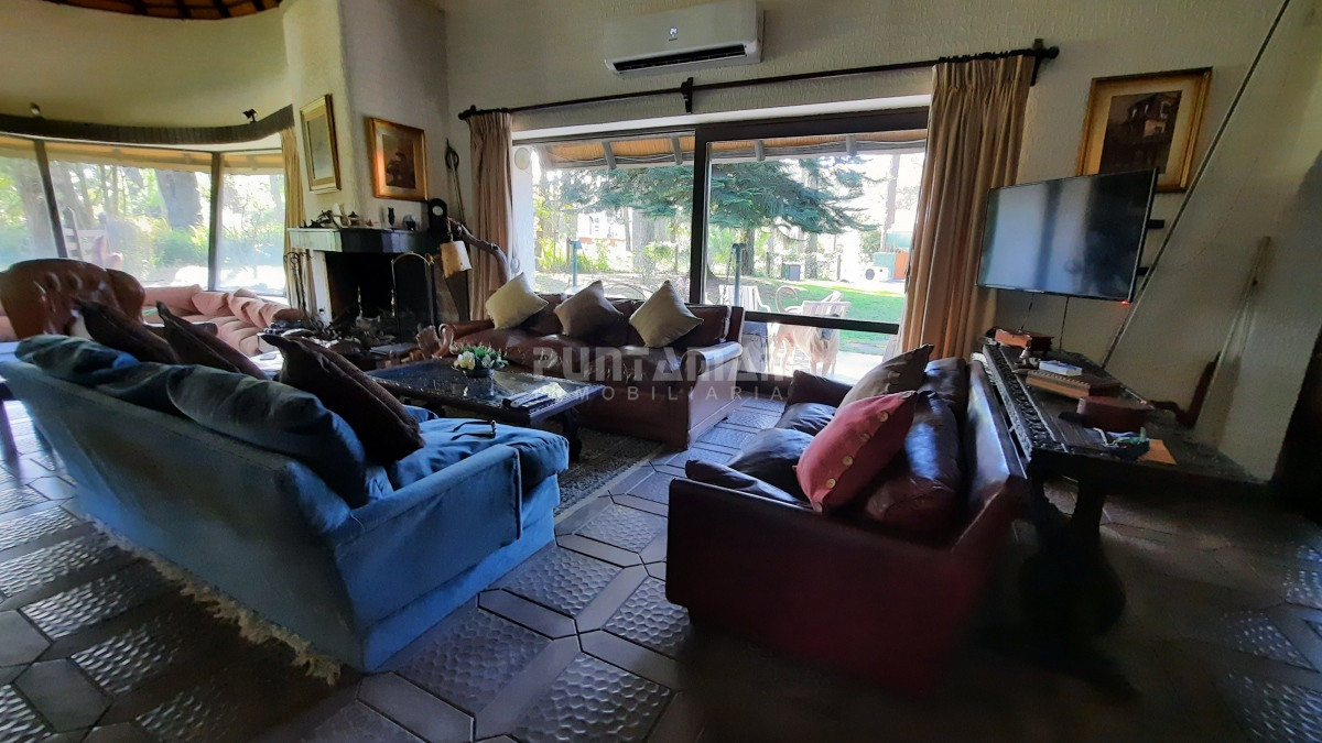 Casa ID.210626 - Casa de 4 dormitorios con piscina en San Rafael