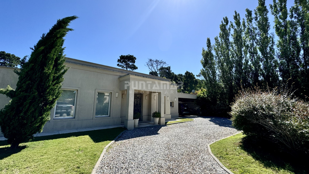 Casa ID.213497 - ESPECTACULAR CASA DE 4 DORMITORIOS EN SUITE EN BARRIO PRIVADO DE PUNTA DEL ESTE