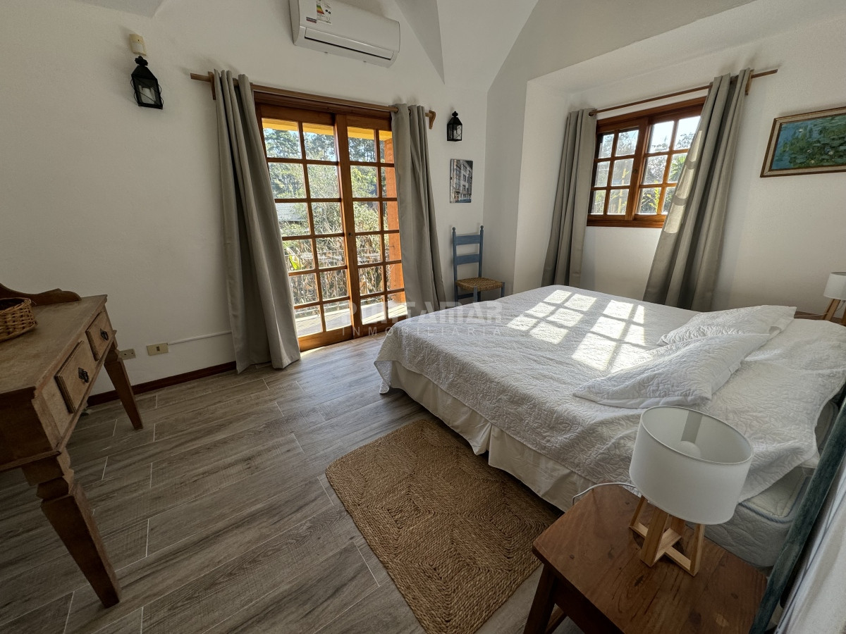 Casa ID.210689 - ALQUILER DE CASA  RINCÓN DEL INDIO 4 DORMITORIOS MAS DEPENDENCIA CON PISCINA