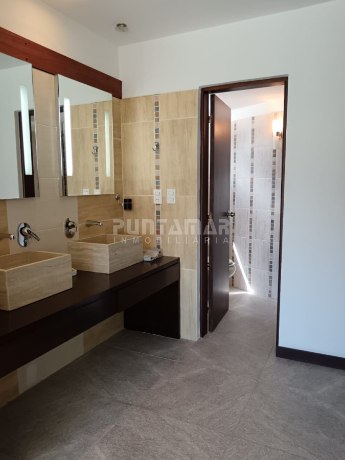 Casa ID.210977 - ALQUILER DE CASA EN MONTOYA 3 DORMITORIOS CON PISCINA