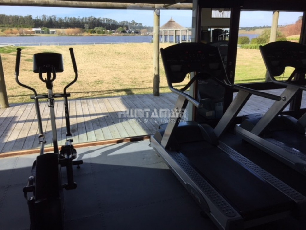 Casa ID.211933 - CASA EN VENTA Y ALQUILER EN PUEBLO MIO , 4 DORMITORIOS, PISCINA