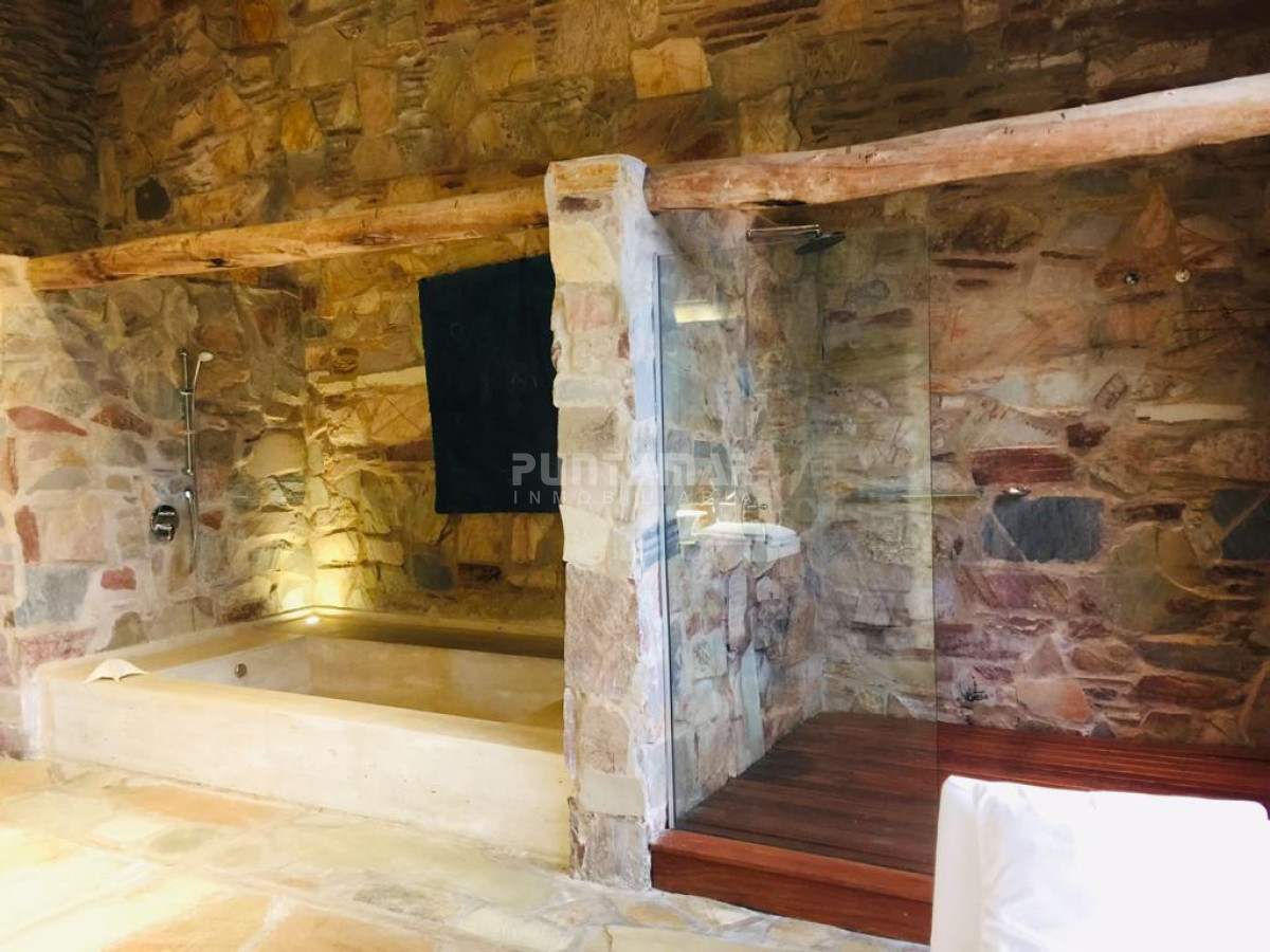 Casa ID.212858 - IMPORTANTE CASA EN CHACRA UBICADA EN RINCON DEL INDIO