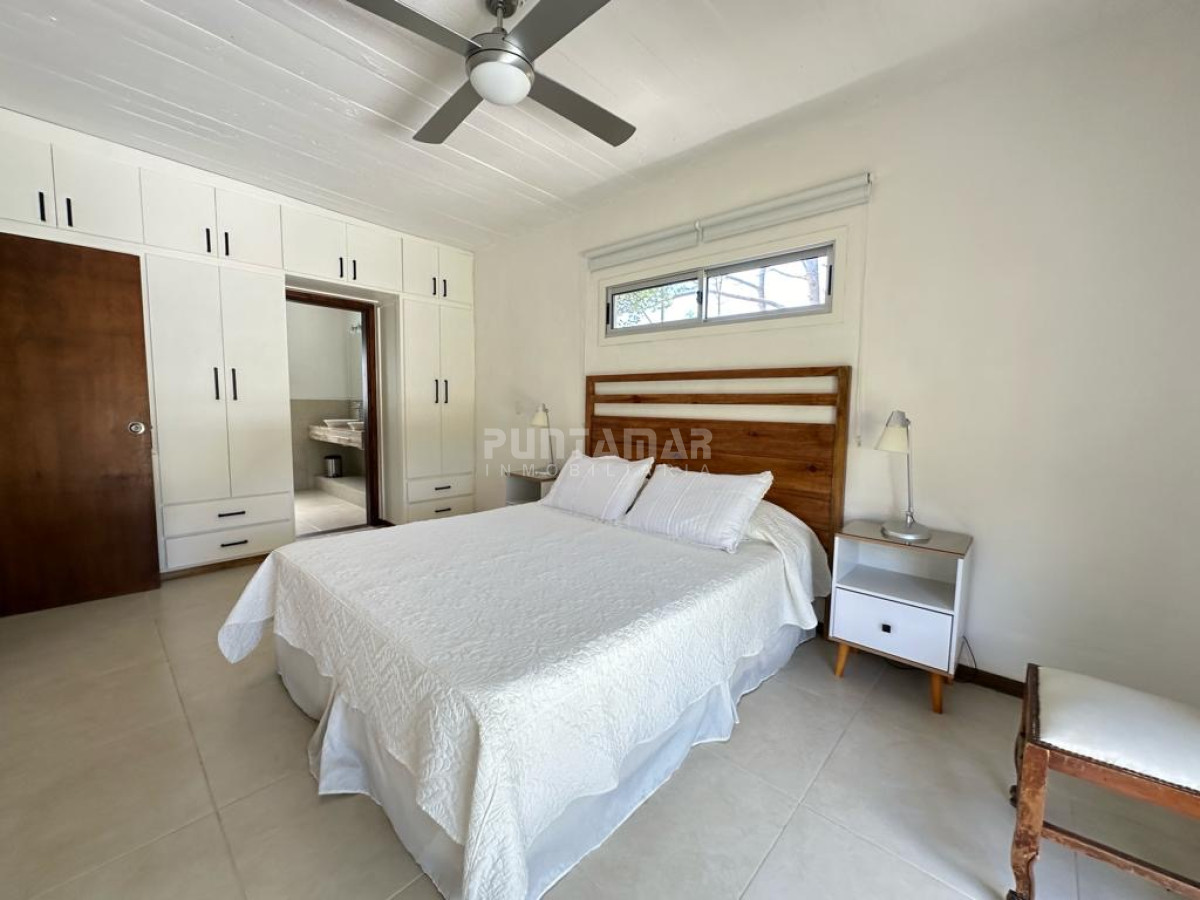 Casa ID.213226 - ALQUILER CASA EN MKONTOYA 4 DORMITORIOS MAS SERVICIO