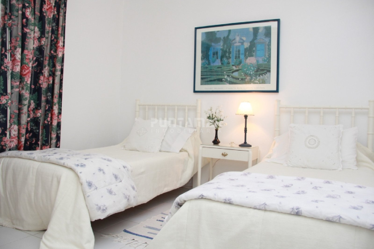 Casa ID.210548 - Espectacular casa de 8 dormitorios con piscina frente al mar!