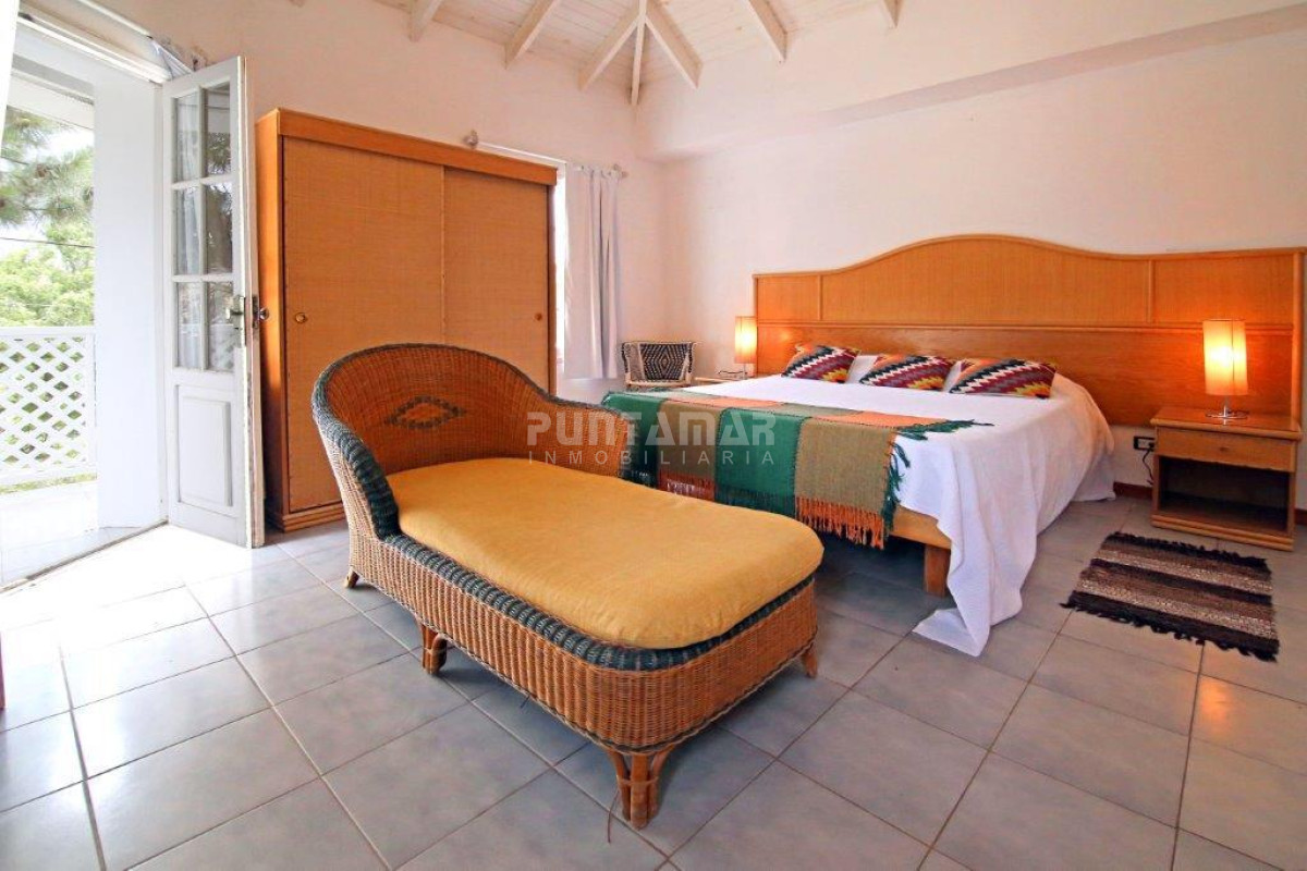 Casa ID.211071 - MUY LINDA CASA DE 4 DORMITORIOS CON PISCINA EN LA BARRA 