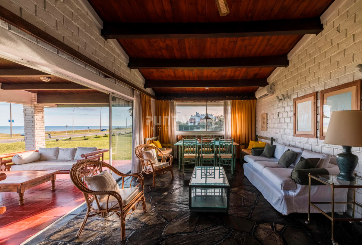 Casa ID.210549 - CASA DE 6 DORMITORIOS FRENTE AL  MAR EN LA MANSA