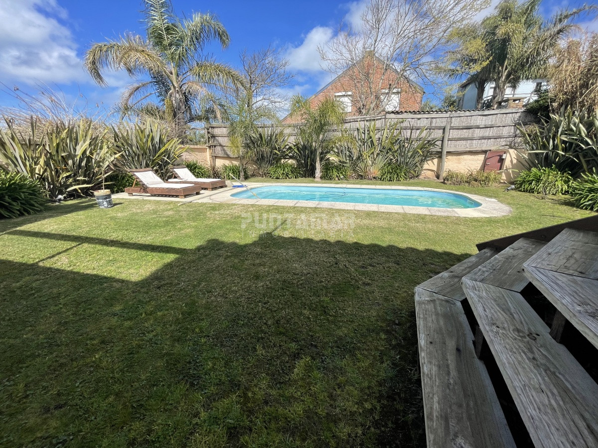 Casa ID.211088 - VENTA Y ALQUILER CASA 4 DORMITORIOS CON VISTA AL MAR EN ALTOS DE PUNTA PIEDRA 