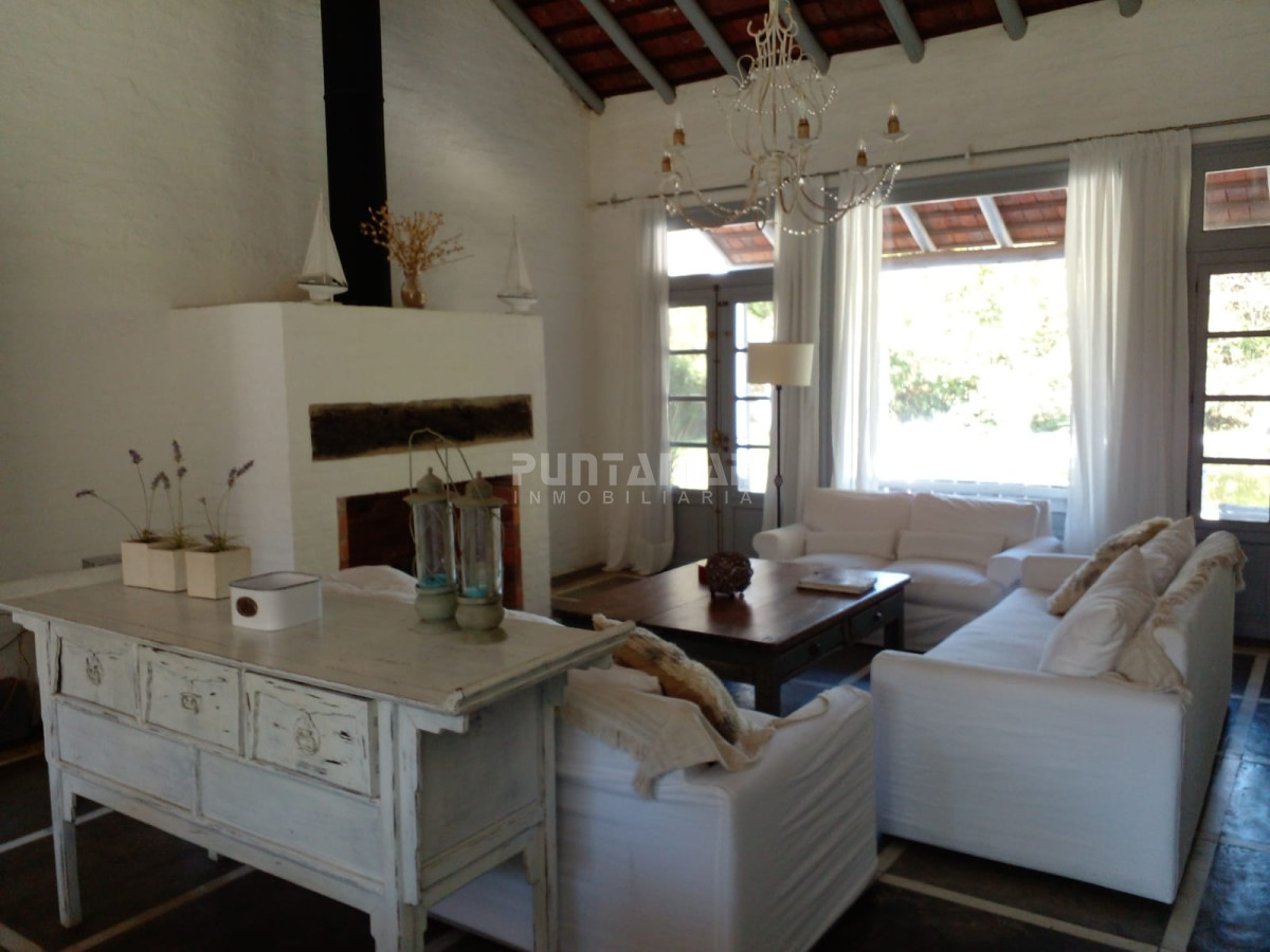 Casa ID.212386 - CHALET EN ALQUILER TEMPORADA EN ZONA DE LA BARRA A 3 CUADRAS DE LA AVENIDA PRINCIPAL Y 5 CUADRAS DE LA PLAYA 