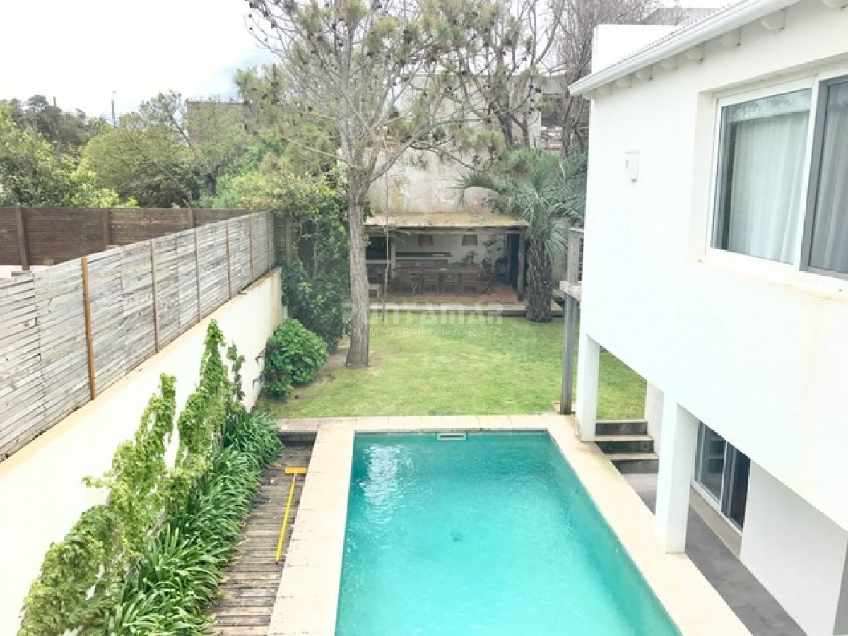Casa ID.210933 - Casa en alquiler en La Barra, 4 dormitorios, piscina