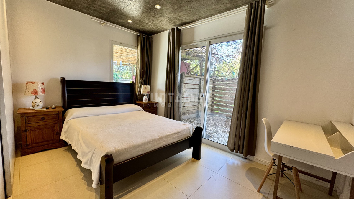 Casa ID.213690 - MODERNA CASA DE 3 DORMITORIOS CON PISCINA EN EL TESORO 